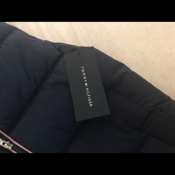 Tommy Hilfiger Navy Puffer Vest - Picture 7 of 8